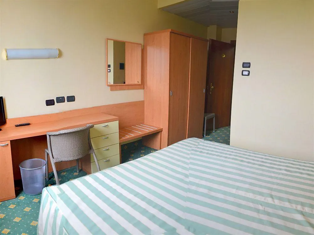Hotel Embassy Pero
