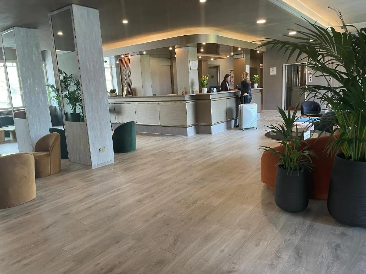 Hotel Embassy Pero