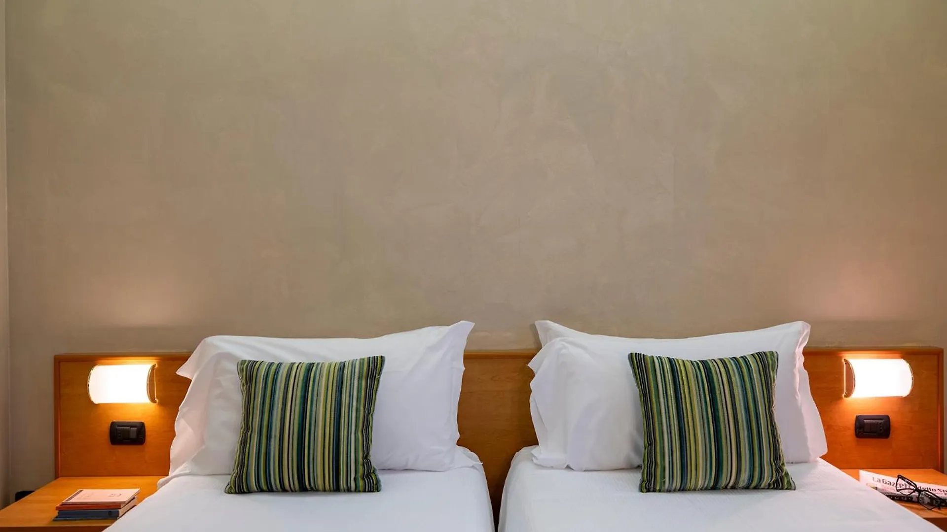 Hotel Embassy Pero