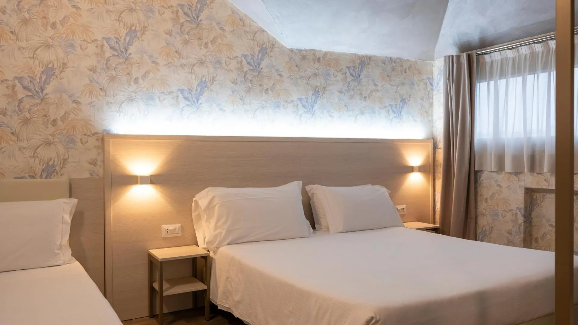 Hotel Embassy Pero 3*,  Italy