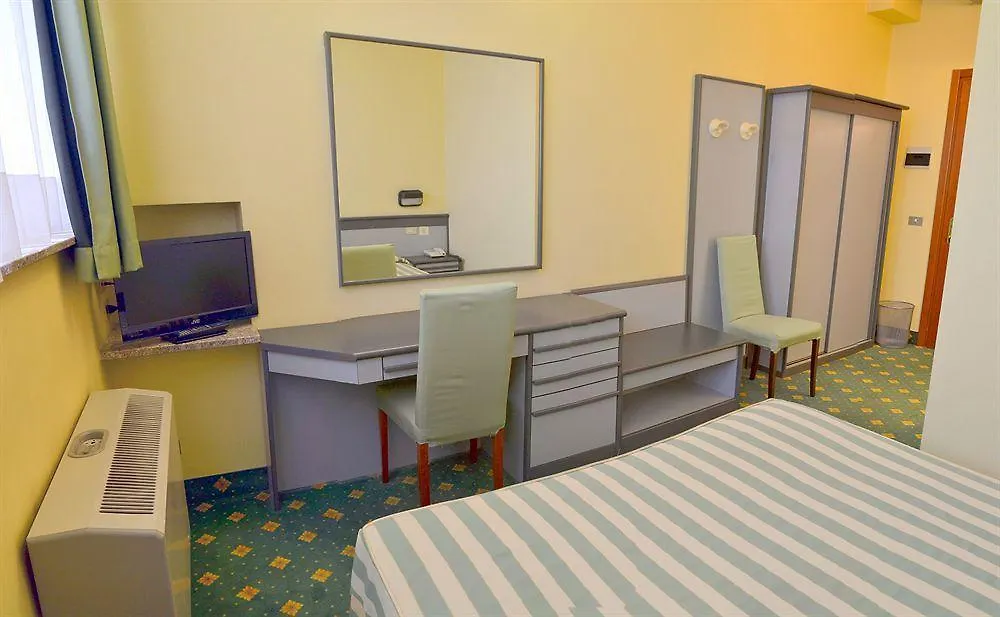 Hotel Embassy Pero
