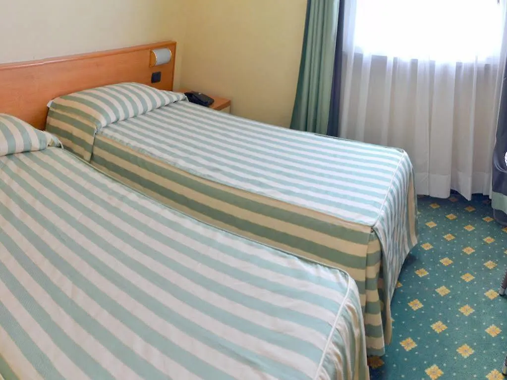 ***  Hotel Embassy Pero İtalya