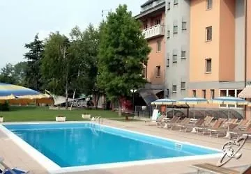 Hotel Embassy Pero