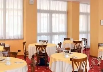 Hotel Embassy Pero