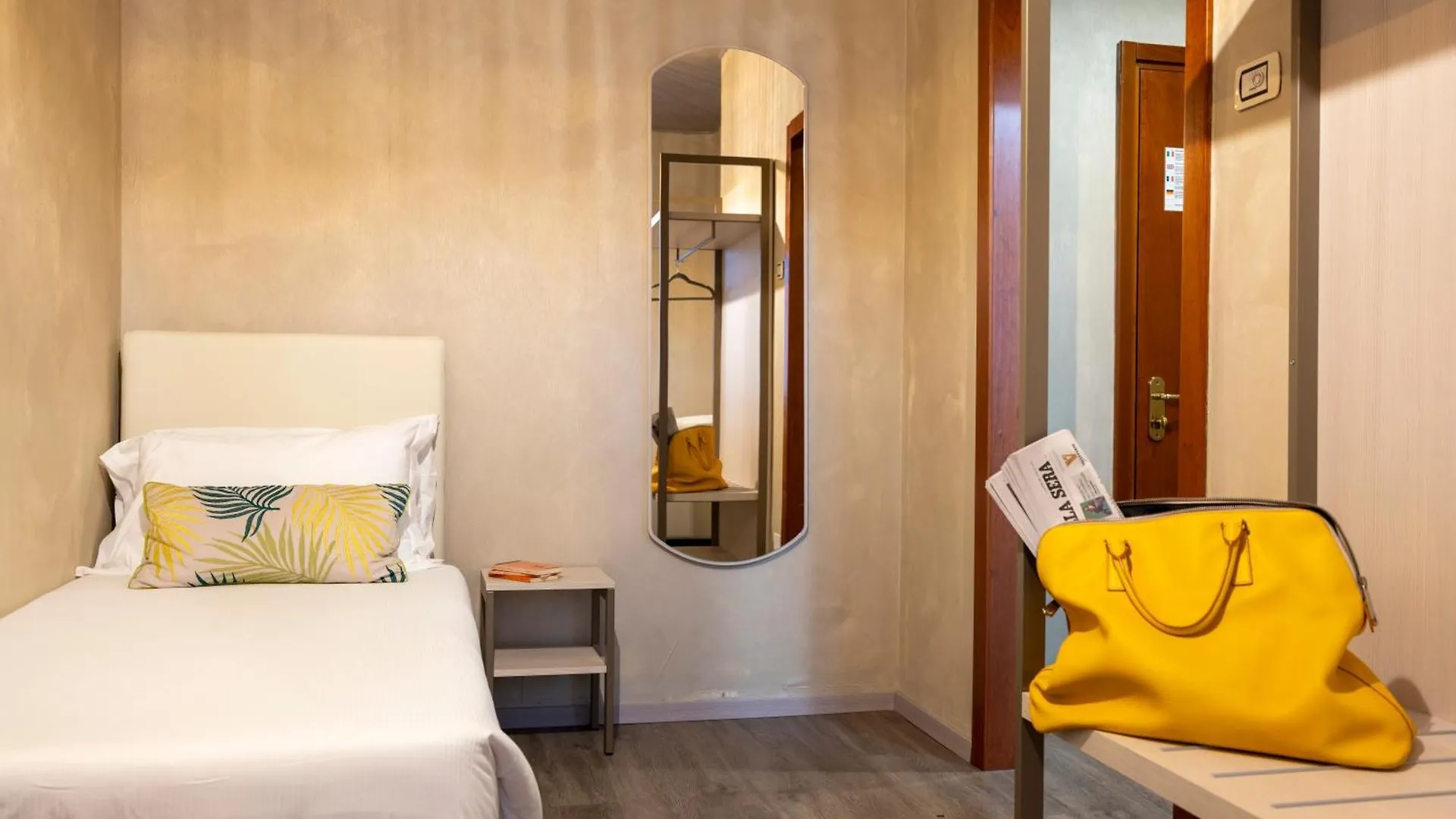 Hotel Embassy Pero